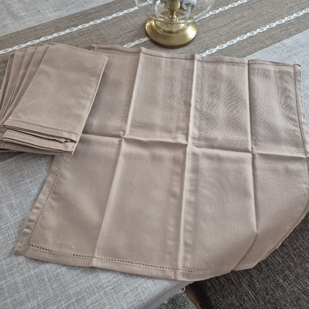 Cloth Napkins Set Of Six,18"x18", Light Taupe NEW, Unused.